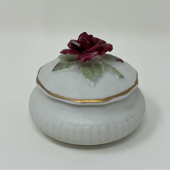 Vintage Delicate Red Rose Floral Miniature Trinket box with Lid, Made in Japan - Picture 2 of 8